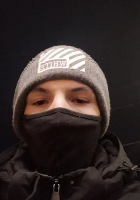 Я Денис, 21, из Калача, ищу знакомства на одну ночь