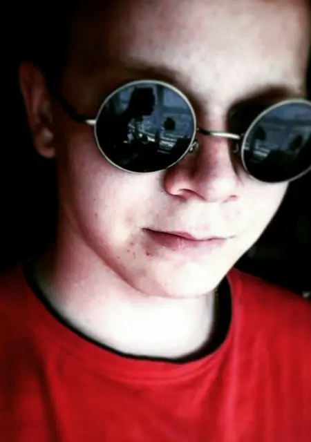 Я Vladimir, 27, из Полярного, ищу знакомства без обязательств