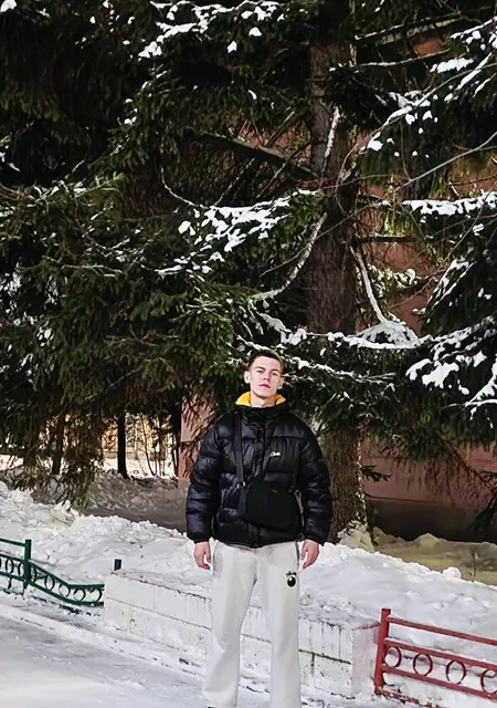 Артём из Ангарска, мне 18, познакомлюсь для приятного времяпровождения