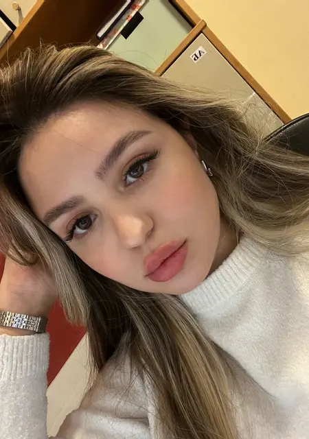 Я Вероника, 24, знакомлюсь для открытые отношения в Санкт-Петербурге