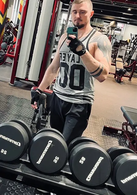 Я Денис, 35, из Жуковского, ищу знакомство для постоянных отношений