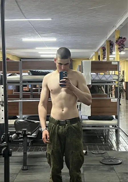 Я Михаил, 21, из Краснодара, ищу знакомство для приятного времяпровождения