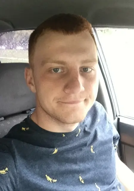 Artem из Пскова, мне 24, познакомлюсь на одну ночь