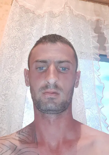 Иван из Балашова, мне 36, познакомлюсь на одну ночь