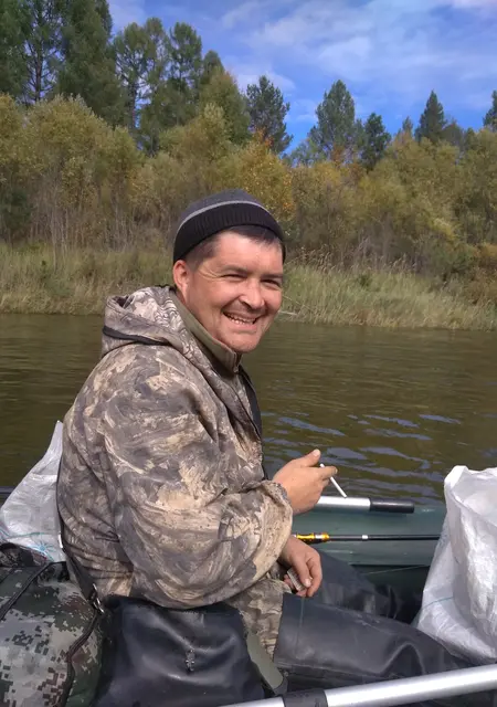 Я Игорь, 39, из Усолья-Сибирского, ищу знакомство для приятного времяпровождения