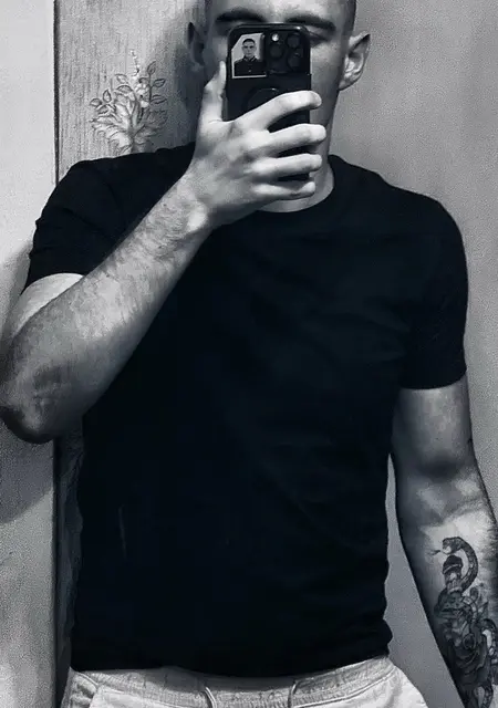 Я Vanya, 20, знакомлюсь на одну ночь в Майкопе