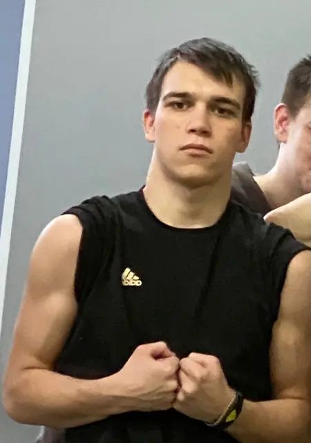 Илья из Набережных Челнов, ищу на сайте знакомства на одну ночь