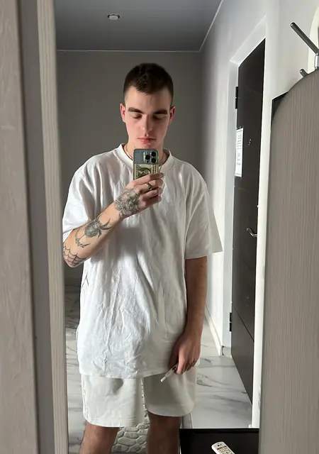 Дима из Могилёва, мне 22, познакомлюсь для приятного времяпровождения