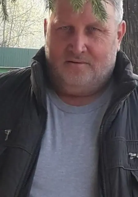 Павел из Омска, мне 55, познакомлюсь без обязательств