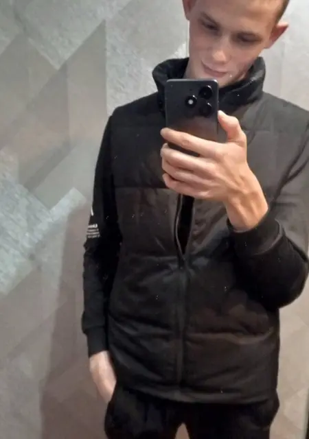 Я Игорь, 20, знакомлюсь на одну ночь в Москве