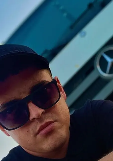 Я Дмитрий, 32, из Нижневартовска, ищу знакомство для постоянных отношений