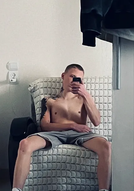 Я Станислав, 21, из Москвы, ищу знакомства без обязательств