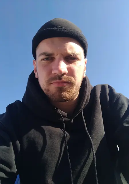 Сергей из Большого Камня, мне 26, познакомлюсь для общения