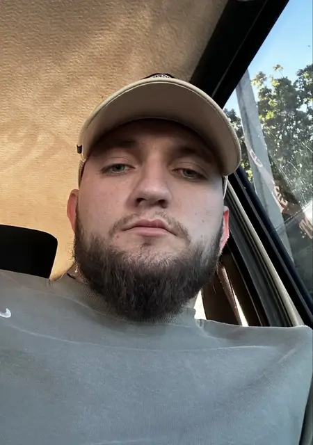 Алан из Уфы, мне 26, познакомлюсь для общения