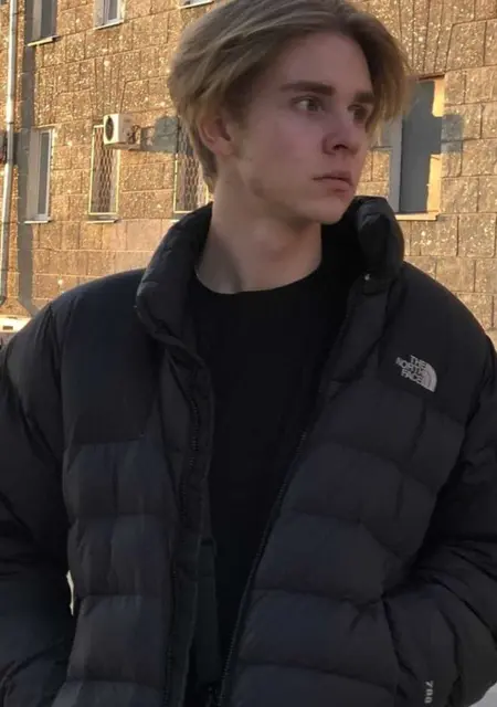 Денис из Саратова, мне 25, познакомлюсь для приятного времяпровождения