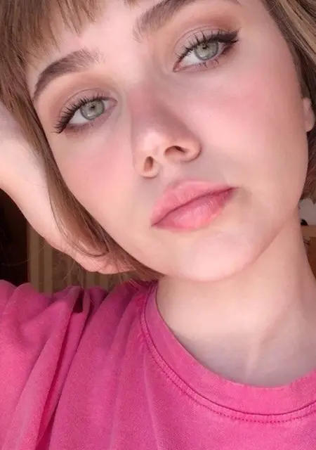 Вероника из Лобни, мне 20, познакомлюсь для открытые отношения