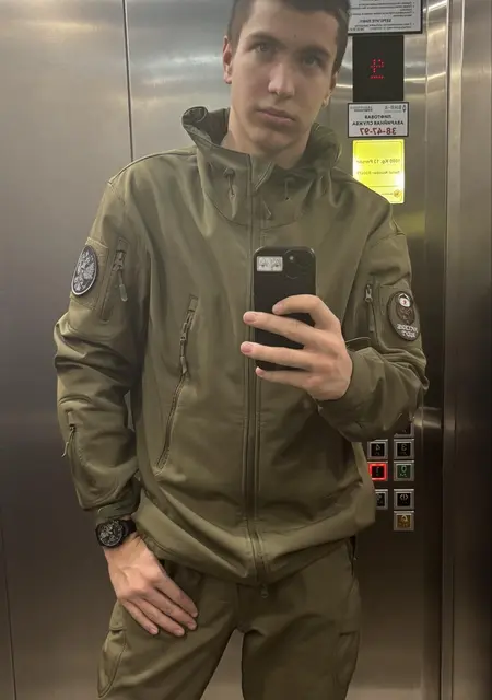 Я Daniil, 18, знакомлюсь на одну ночь в Санкт-Петербурге