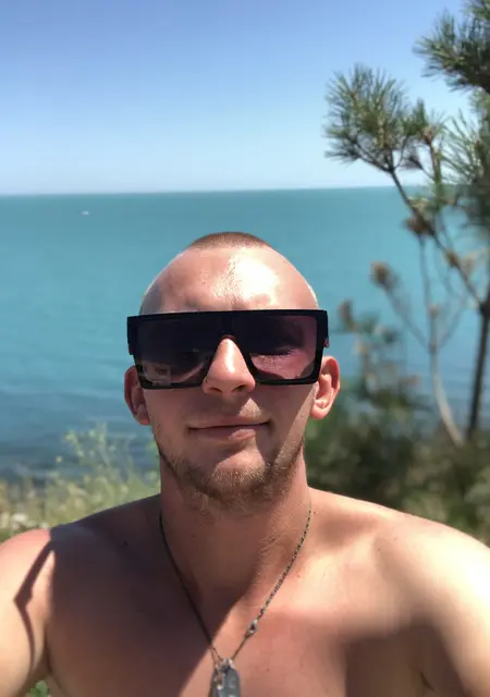 Антон из Анапы, ищу на сайте знакомства без обязательств