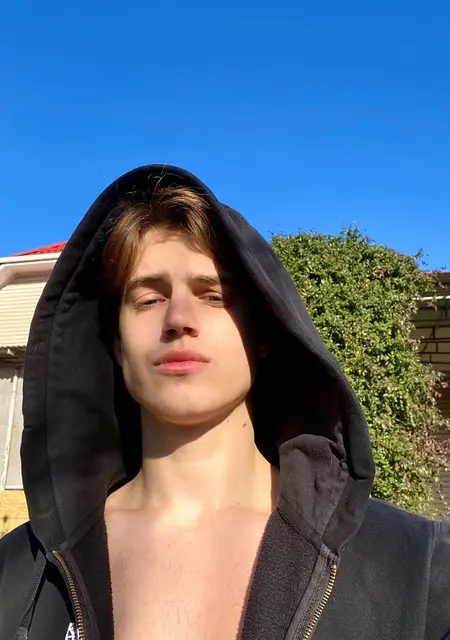 Марк из Динской, ищу на сайте знакомства без обязательств