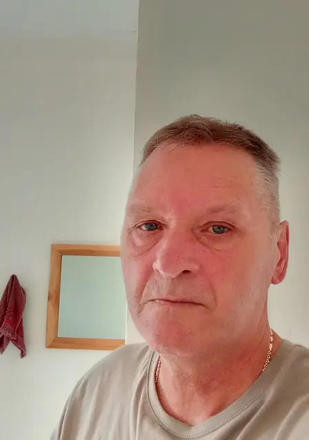 Я Пётр, 60, из Омска, ищу знакомства на одну ночь