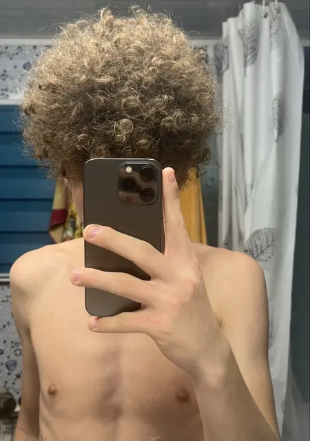 Я Денис, 19, из Хабаровска, ищу знакомство для вирта