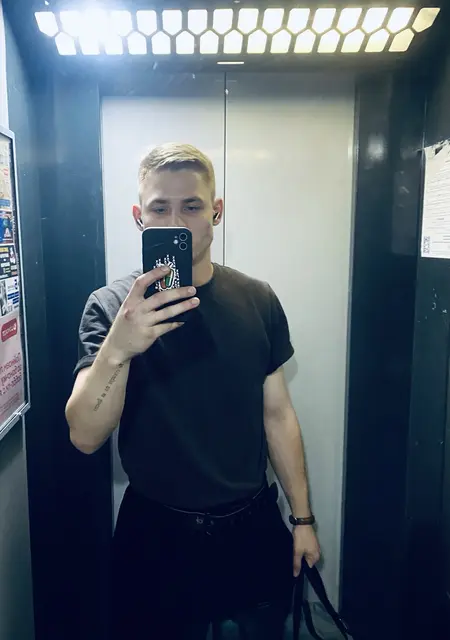 Я Ilya, 21, из Москвы, ищу знакомства на одну ночь