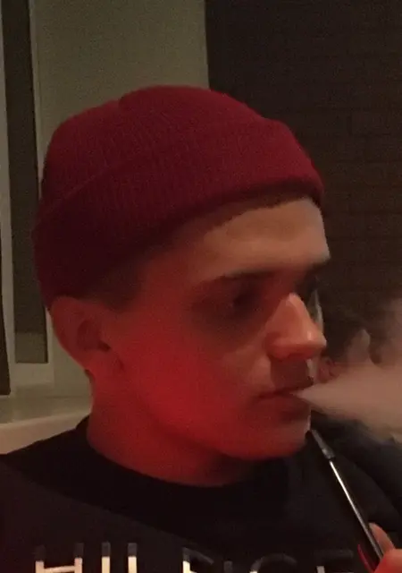 Я Валентин, 23, из Вологды, ищу знакомства без обязательств