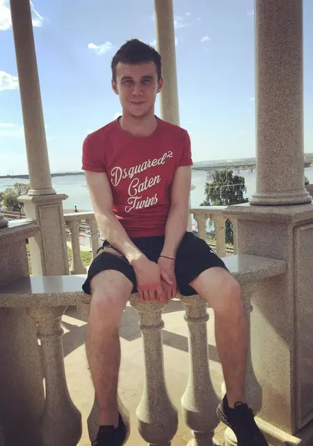 Я Ярослав, 30, из Чернушки, ищу знакомства на одну ночь