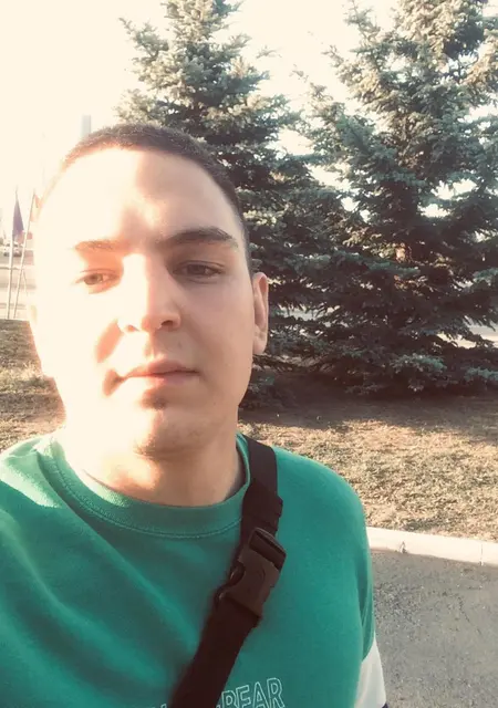 Я Максим, 25, знакомлюсь на одну ночь в Шадринске