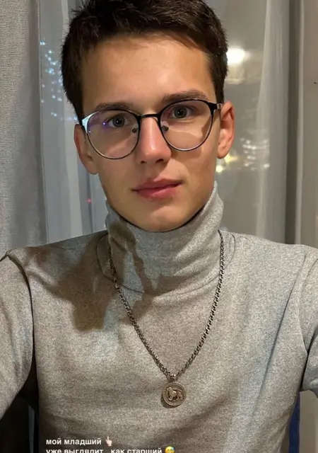 Я Максим, 19, из Тихорецка, ищу знакомство для общения