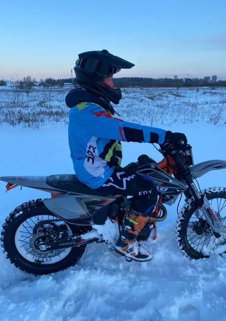 Я Maks, 20, из Новотроицка, ищу знакомства на одну ночь