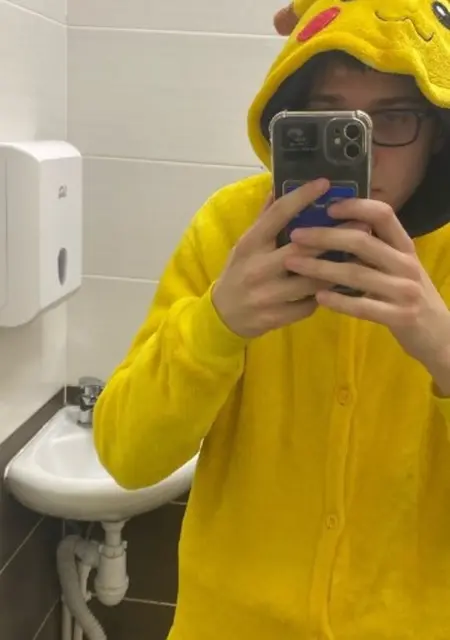 Я Александр, 19, знакомлюсь без обязательств в Перми