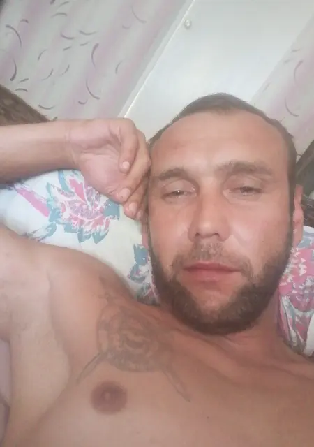 Я Влад, 36, из Маркса, ищу знакомства без обязательств