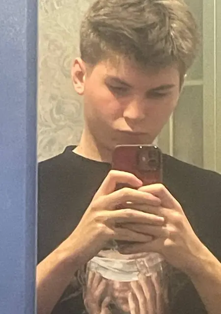 Я Иван, 20, из Твери, ищу знакомство для постоянных отношений