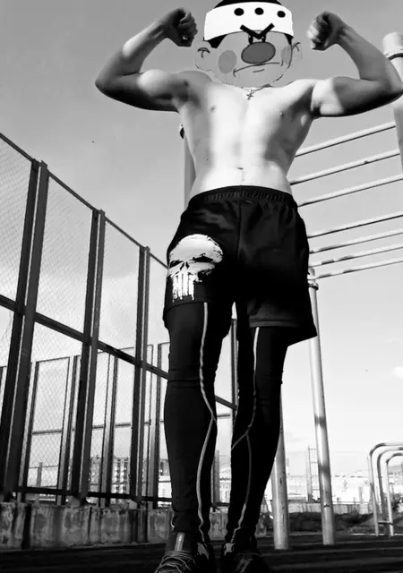 Я Олег, 21, из Норильска, ищу знакомства без обязательств