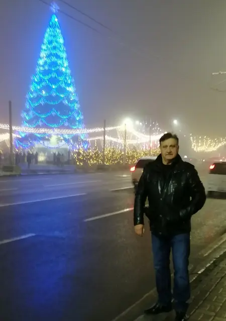 Я Влад, 54, из Воронежа, ищу знакомство для приятного времяпровождения