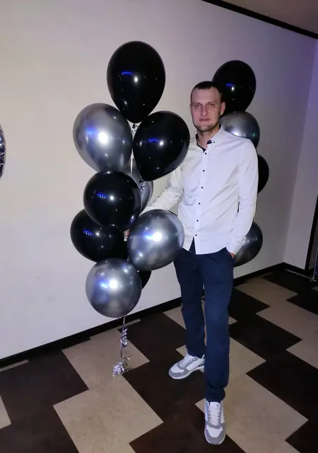 Вадим из Парижа, ищу на сайте знакомства без обязательств