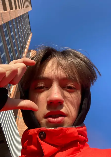 Я Серёжа, 21, из Читы, ищу знакомство для приятного времяпровождения