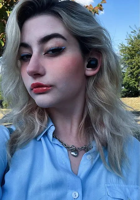 Я Ника, 19, из Москвы, ищу знакомства без обязательств