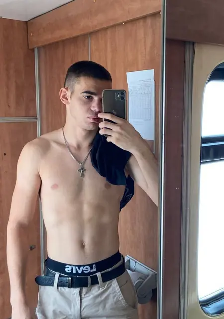 Егор из Новомосковска, мне 22, познакомлюсь на одну ночь