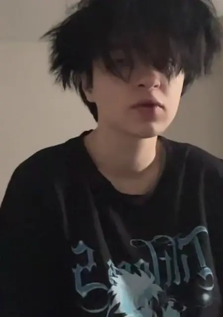 Дамир из Москвы, мне 18, познакомлюсь на одну ночь