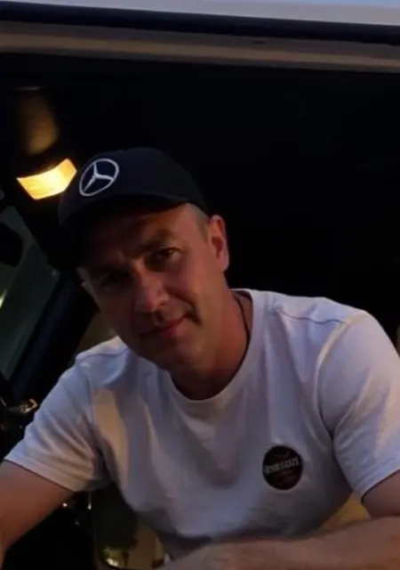 Soy Max, 47 años de Barcelona, busco conocer gente para conversación virtual