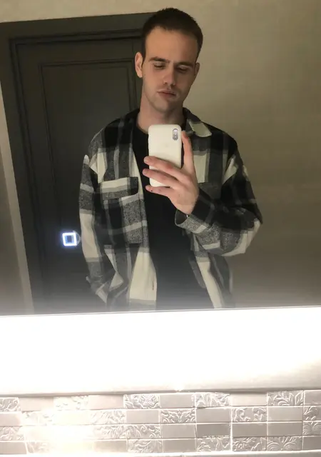 Коля из Брянска, мне 20, познакомлюсь для общения